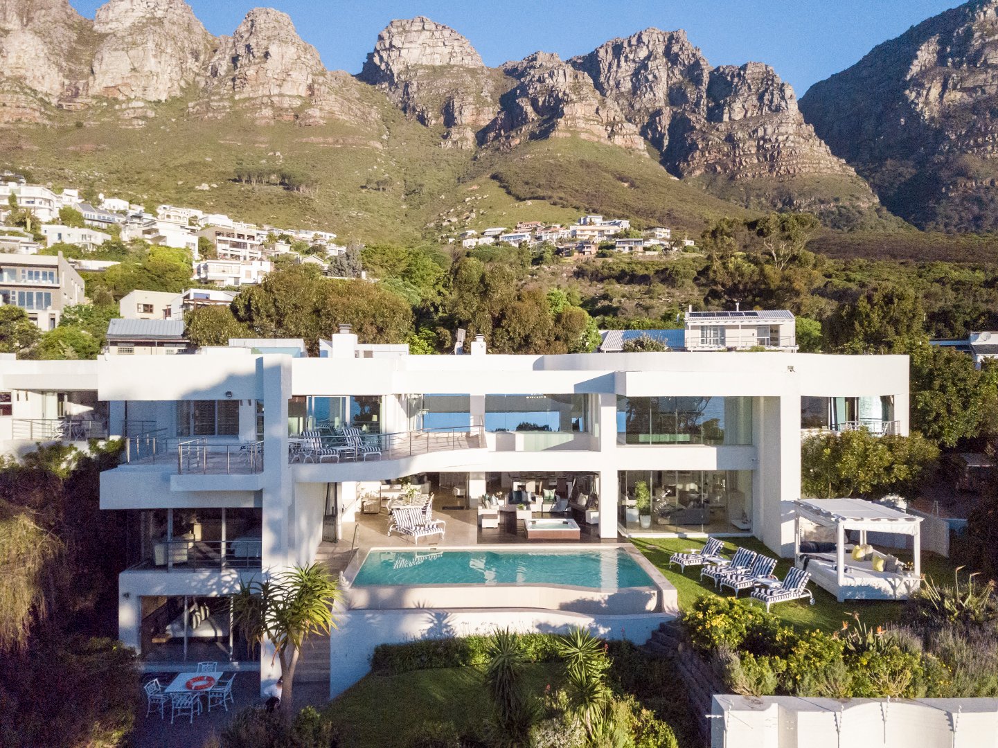 To Let 7 Bedroom Property for Rent in Camps Bay Western Cape